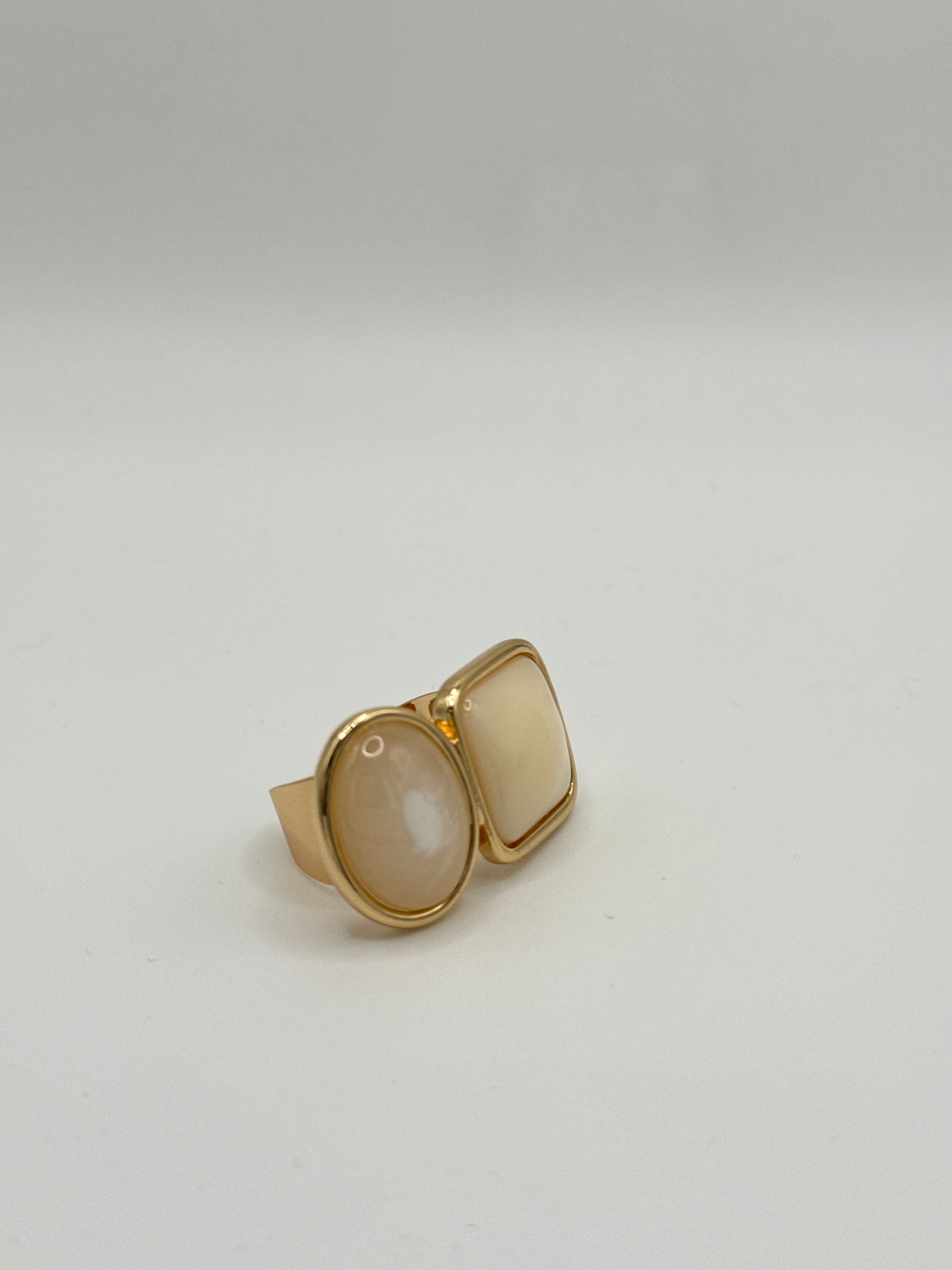 Anello Due Castoni Neutri Chiari