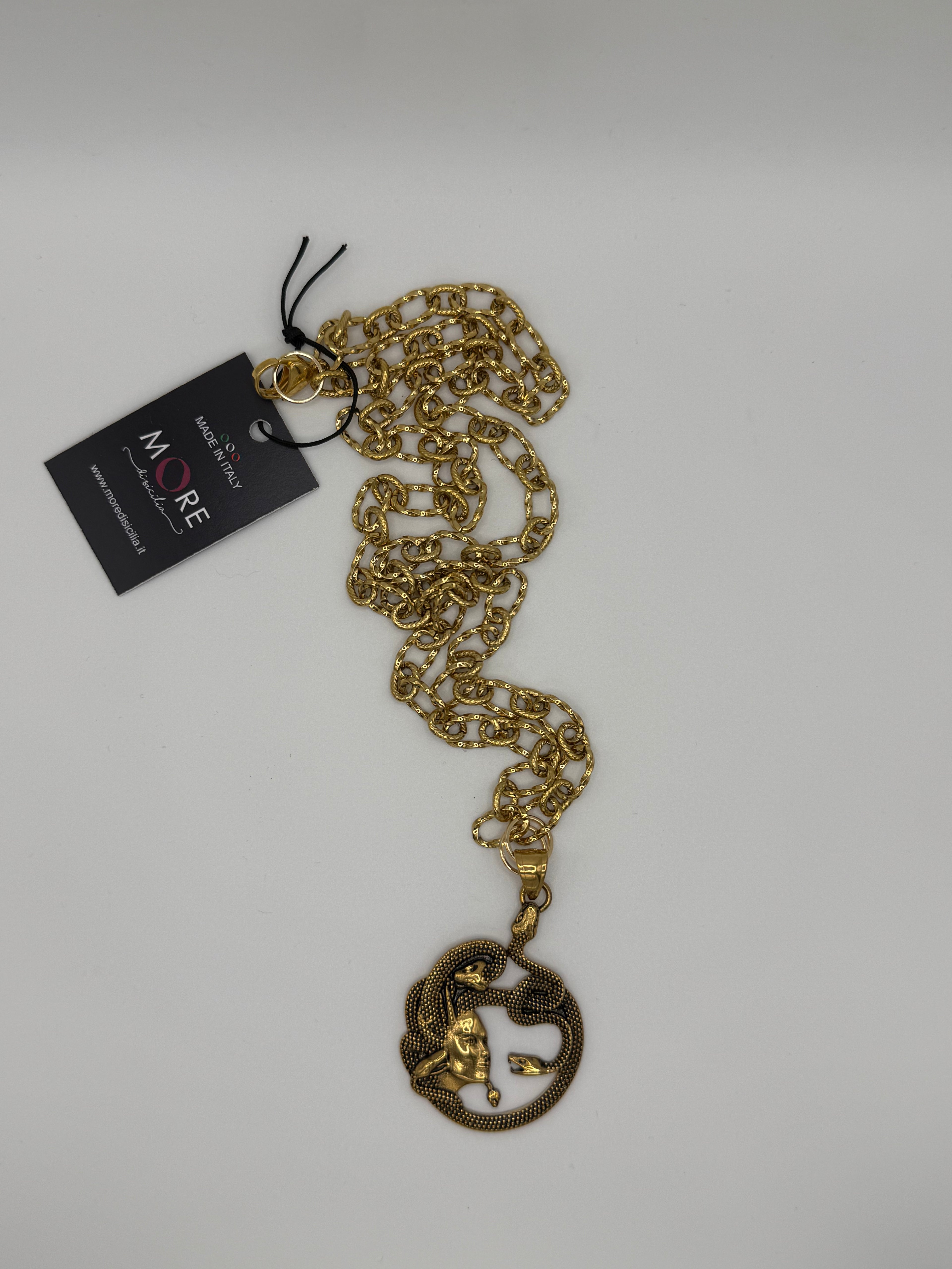 Collana oro con ciondolo medusa