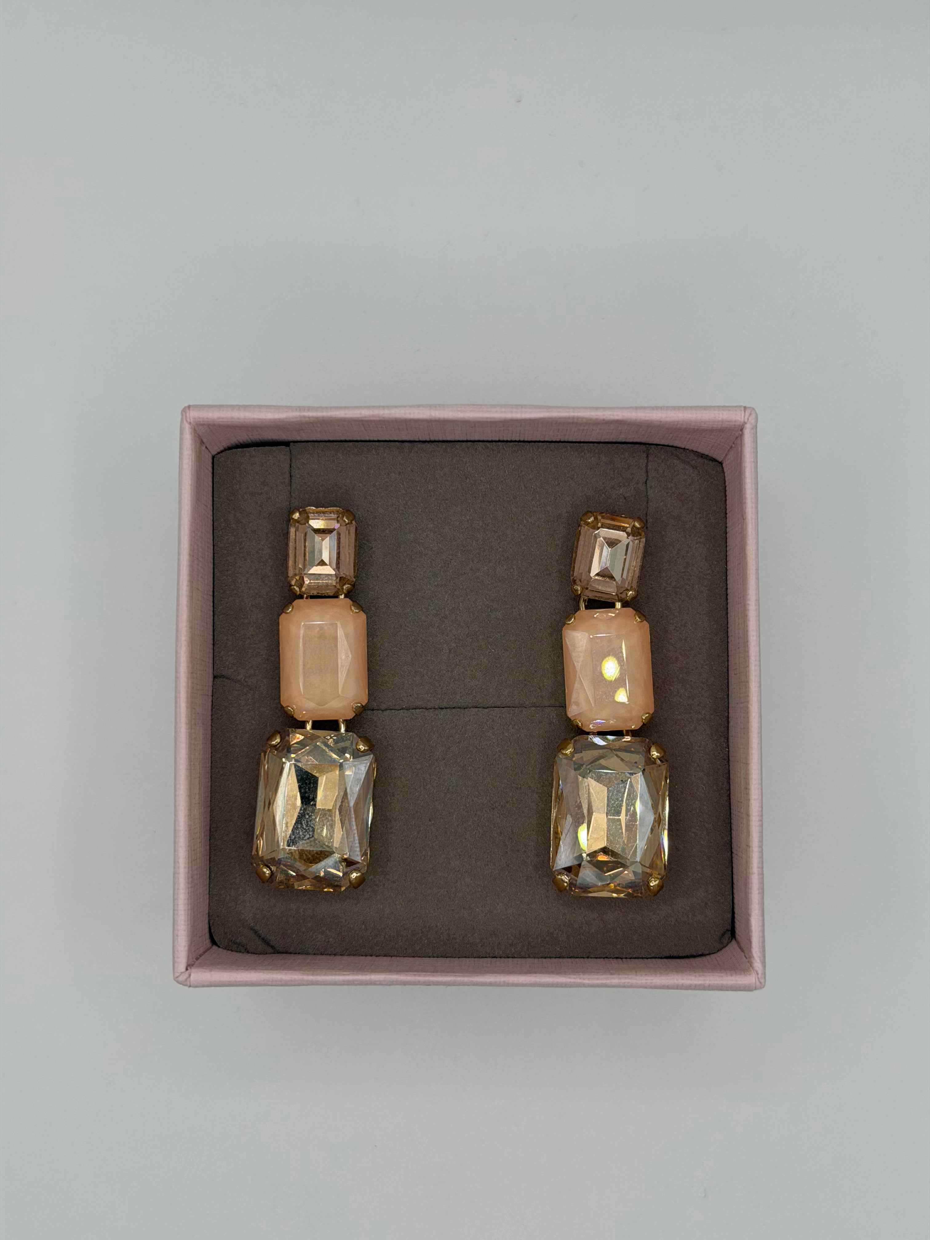 Orecchino Pendente Tre Castoni